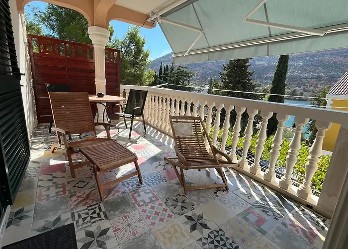 Nediljka Apartman Grebastica