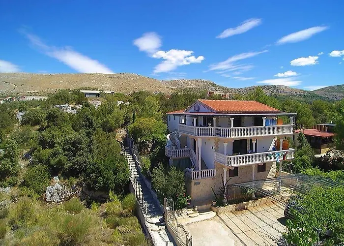 Nediljka Apartman Grebastica